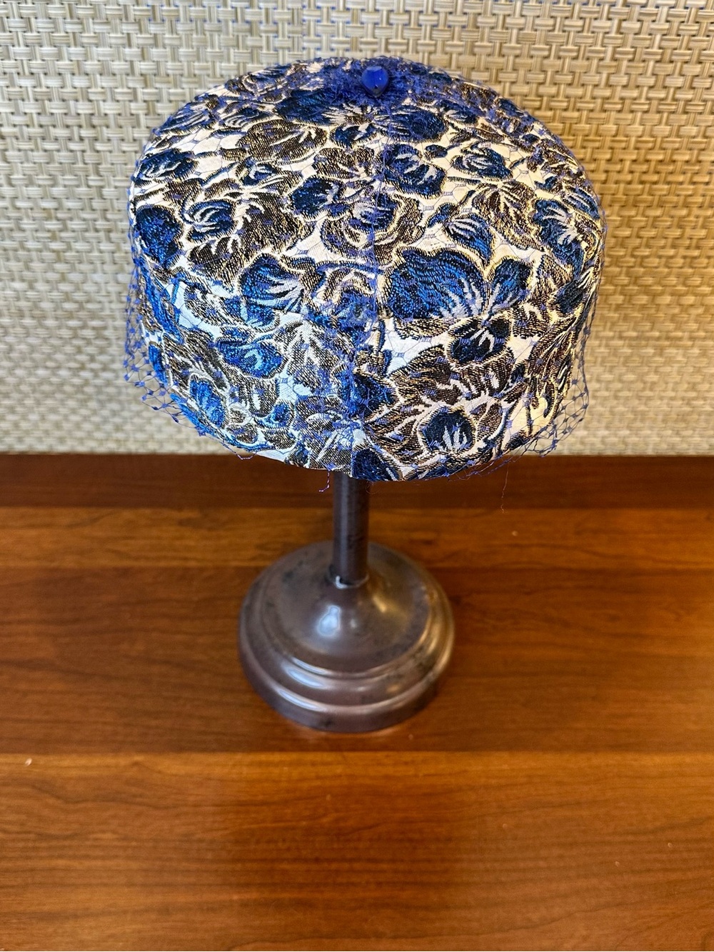 VTG 1950s–1960s Modern Miss Blue & Gold Brocade Pillbox Cocktail Hat with Veil - Picture 6 of 10